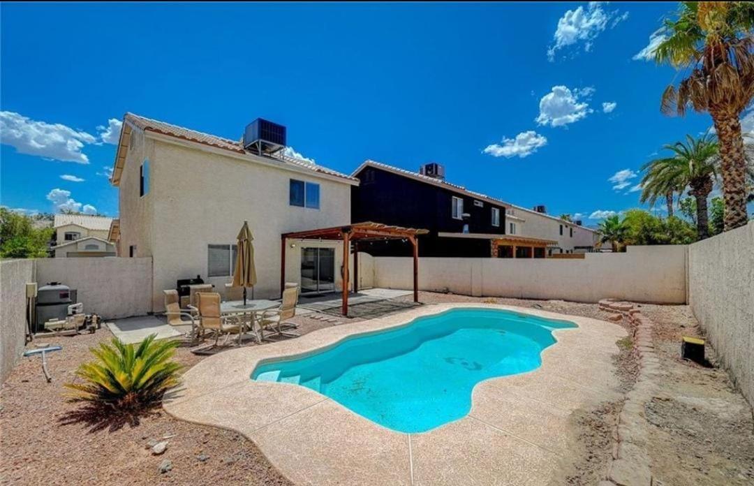 Pool Home Near The Strip Las Vegas Exterior photo